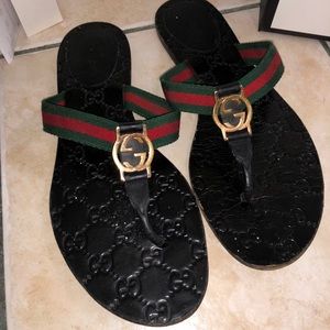 Women Gucci sandals size 9